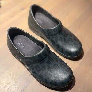 CROCS Women's Black Leopard Mules size 7